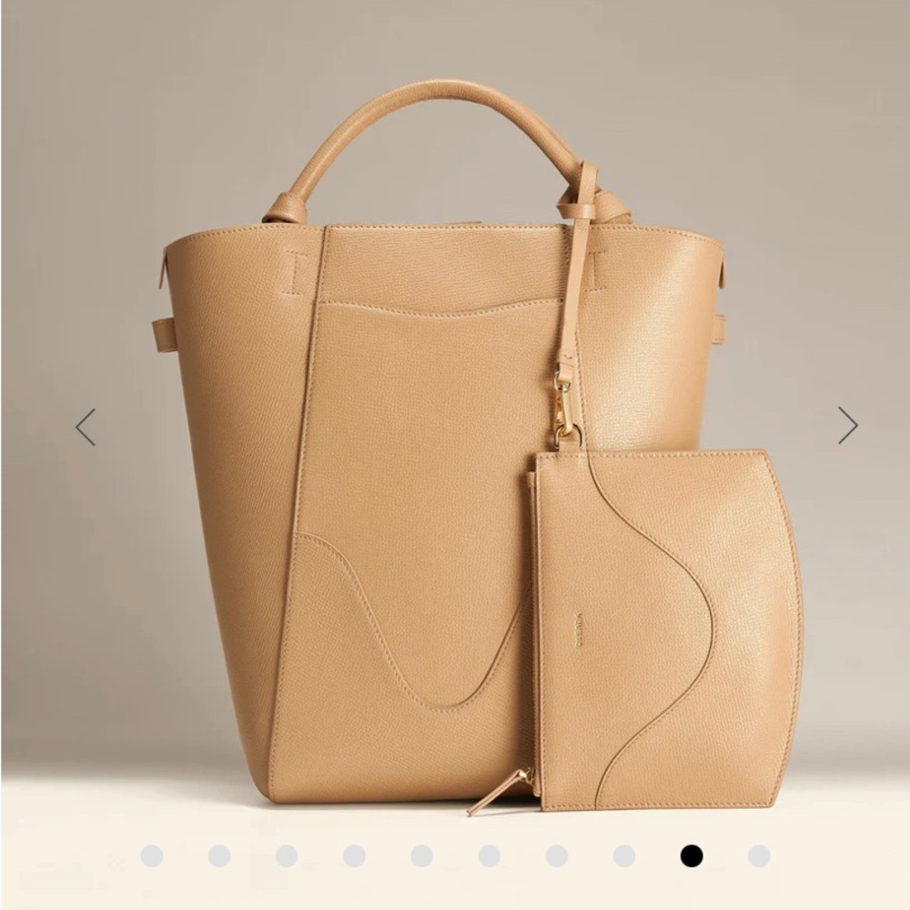 Marina Bucket Bag in Champagne